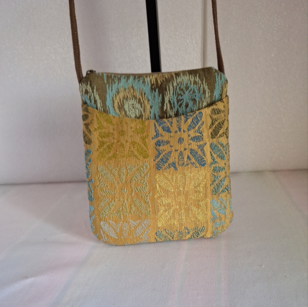 Maruca Cupcake Crossbody Purse / Small bag - Picture 15 of 16